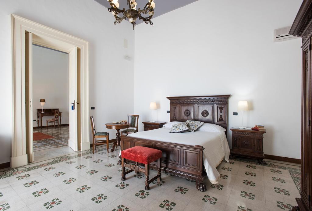 Palazzo Scarciglia - Dimora D'Epoca Bed & Breakfast Minervino di Lecce Exterior photo