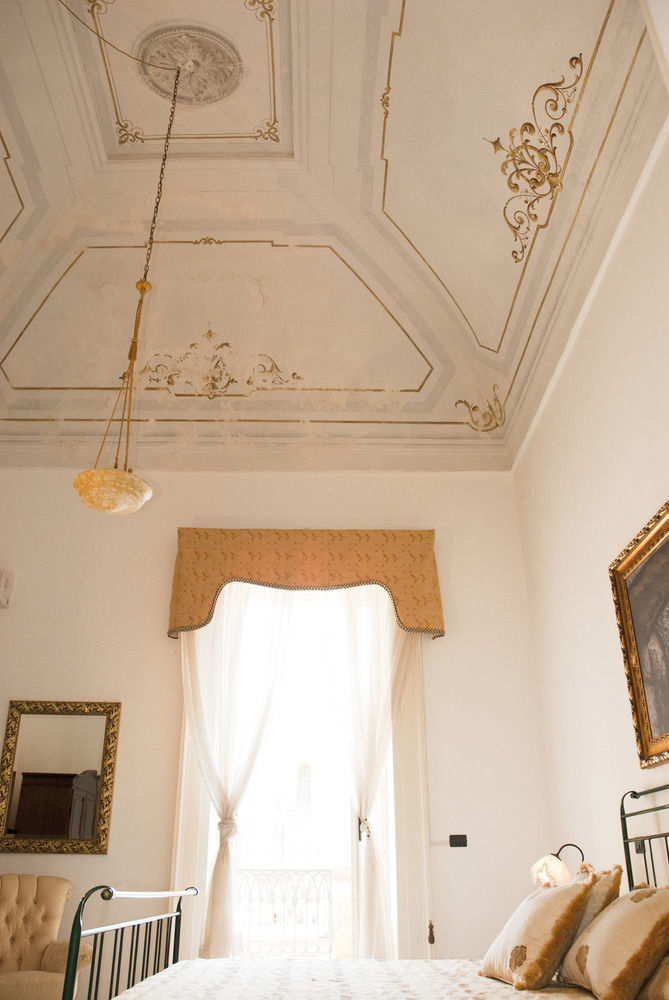 Palazzo Scarciglia - Dimora D'Epoca Bed & Breakfast Minervino di Lecce Exterior photo